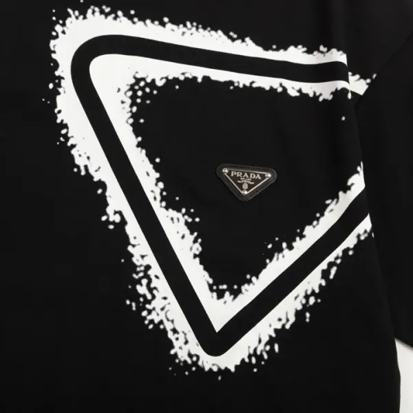 【2026】【PRADA 公式旗艦店】プラダ Tシャツ ご好評に付き再入荷! 【2026】【PRADA 公式旗艦店】プラダ Tシャツ ご好評に付き再入荷!