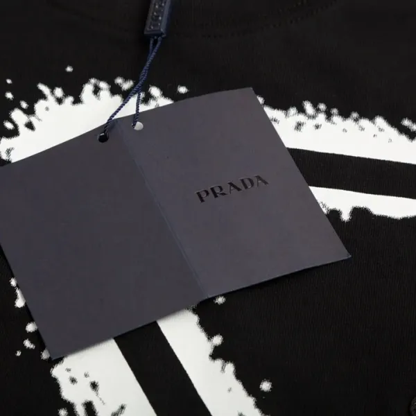 【2026】【PRADA 公式旗艦店】プラダ Tシャツ ご好評に付き再入荷! 【2026】【PRADA 公式旗艦店】プラダ Tシャツ ご好評に付き再入荷!