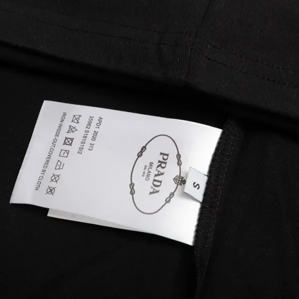 【2026】【PRADA 公式旗艦店】プラダ Tシャツ ご好評に付き再入荷! 【2026】【PRADA 公式旗艦店】プラダ Tシャツ ご好評に付き再入荷!
