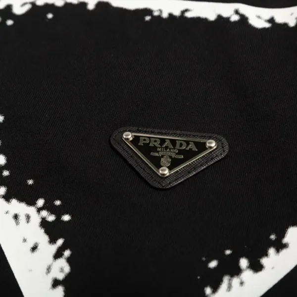 【2026】【PRADA 公式旗艦店】プラダ Tシャツ ご好評に付き再入荷! 【2026】【PRADA 公式旗艦店】プラダ Tシャツ ご好評に付き再入荷!