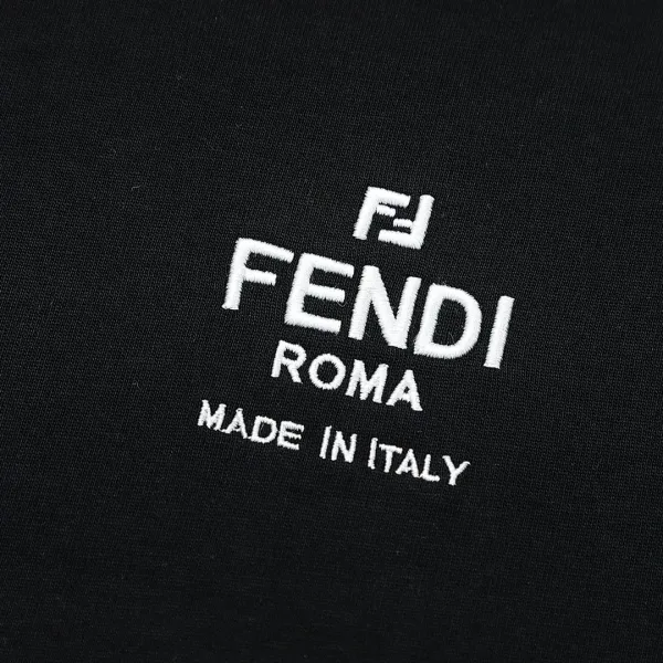 【2026】【FENDI 公式旗艦店】フェンディ Tシャツ ご好評に付き再入荷! 【2026】【FENDI 公式旗艦店】フェンディ Tシャツ ご好評に付き再入荷!