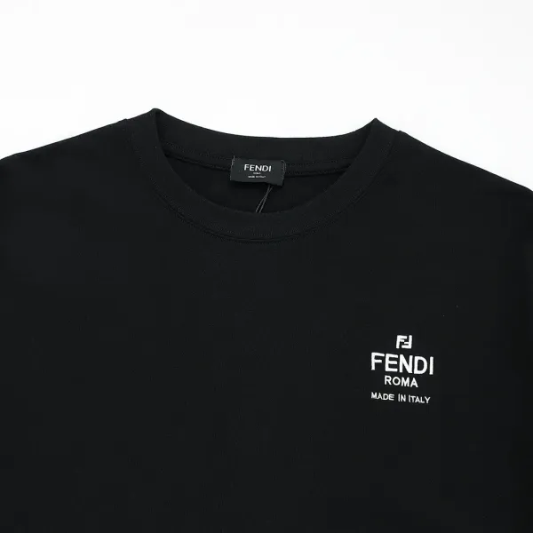 【2026】【FENDI 公式旗艦店】フェンディ Tシャツ ご好評に付き再入荷! 【2026】【FENDI 公式旗艦店】フェンディ Tシャツ ご好評に付き再入荷!