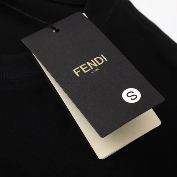 【2026】【FENDI 公式旗艦店】フェンディ Tシャツ ご好評に付き再入荷! 【2026】【FENDI 公式旗艦店】フェンディ Tシャツ ご好評に付き再入荷!