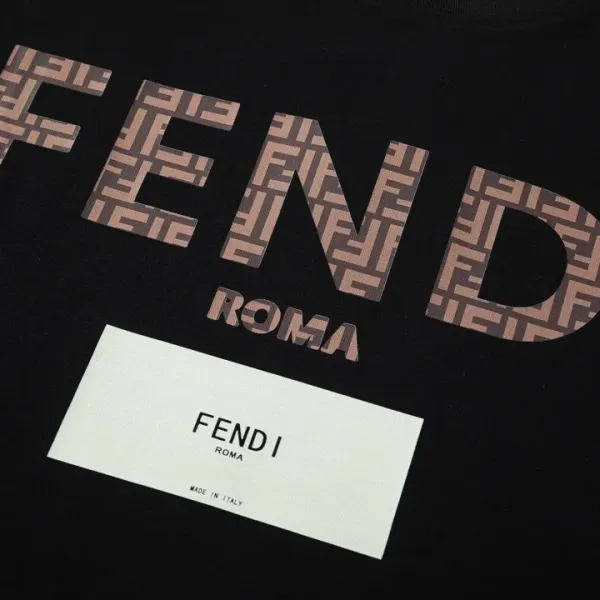 【2026】【FENDI 公式旗艦店】フェンディ Tシャツ ご好評に付き再入荷! 【2026】【FENDI 公式旗艦店】フェンディ Tシャツ ご好評に付き再入荷!