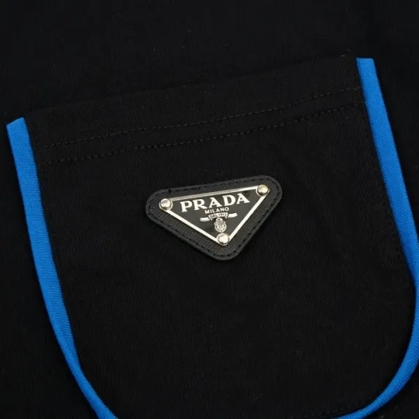【2026】【PRADA 公式旗艦店】 プラダ Tシャツ  ご好評に付き再入荷！