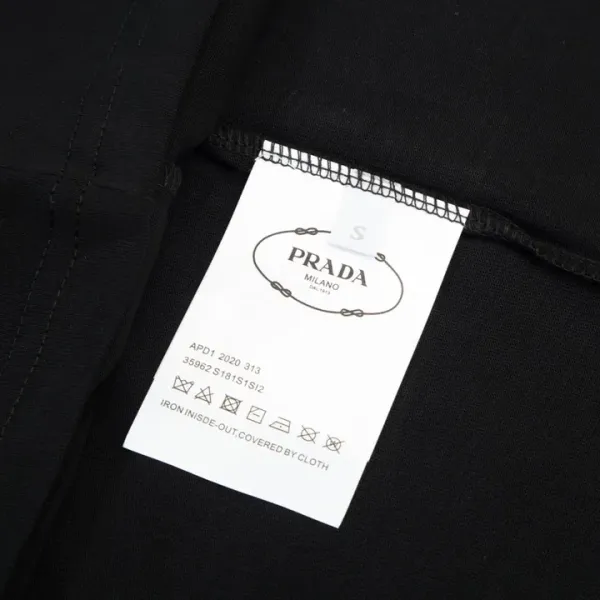 【2026】【PRADA 公式旗艦店】 プラダ Tシャツ  ご好評に付き再入荷！