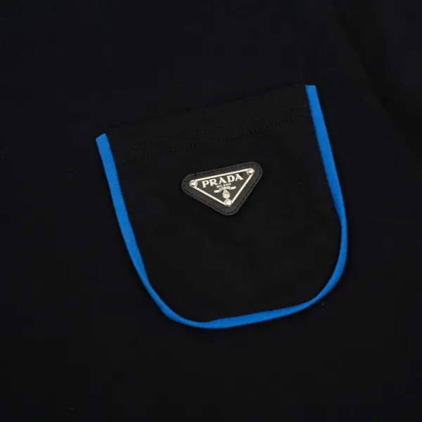【2026】【PRADA 公式旗艦店】 プラダ Tシャツ  ご好評に付き再入荷！