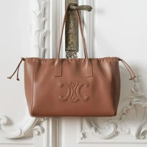 【2026】【CELINE】セリーヌ カバ ドローストリング キュイル トリオンフ 【2026】【CELINE】セリーヌ カバ ドローストリング キュイル トリオンフ