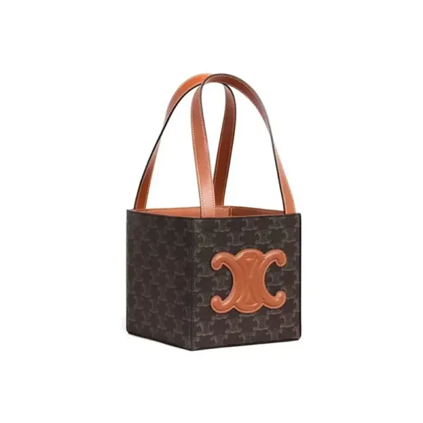 【2026】【CELINE】セリーヌ Triomphe 凱旋門 カーフレザー立体ハンドショルダーバッグ 15*15*14.5 CM