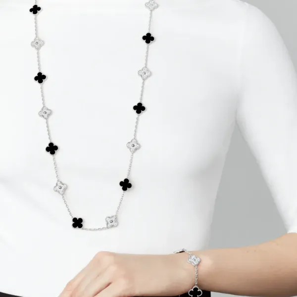 【2026】【Vancleef & Arpels】 ヴィンテージ アルハンブラ ブレスレット、5モチーフ 【2026】【Vancleef & Arpels】 ヴィンテージ アルハンブラ ブレスレット、5モチーフ