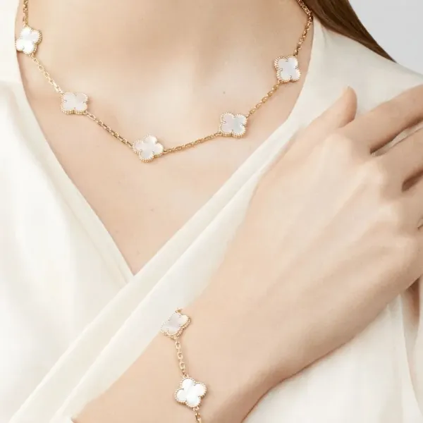 【2026】【Vancleef & Arpels】 ヴィンテージ アルハンブラ ブレスレット、5モチーフ 【2026】【Vancleef & Arpels】 ヴィンテージ アルハンブラ ブレスレット、5モチーフ