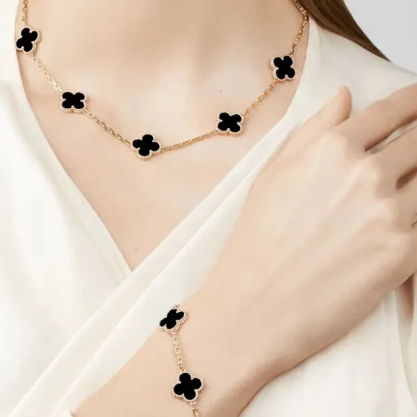 【2026】【Vancleef & Arpels】 ヴィンテージ アルハンブラ ブレスレット、5モチーフ 【2026】【Vancleef & Arpels】 ヴィンテージ アルハンブラ ブレスレット、5モチーフ