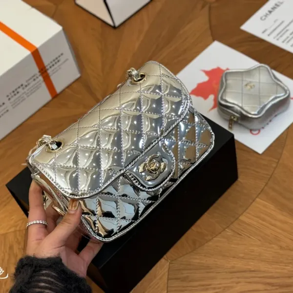 【2026】Cruise CHANEL シャネルミニフラップバッグ&スターコインケース付 12.5 × 19 × 5 cm 【2026】Cruise CHANEL シャネルミニフラップバッグ&スターコインケース付 12.5 × 19 × 5 cm