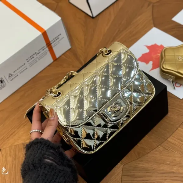 【2026】Cruise CHANEL シャネルミニフラップバッグ&スターコインケース付 12.5 × 19 × 5 cm 【2026】Cruise CHANEL シャネルミニフラップバッグ&スターコインケース付 12.5 × 19 × 5 cm