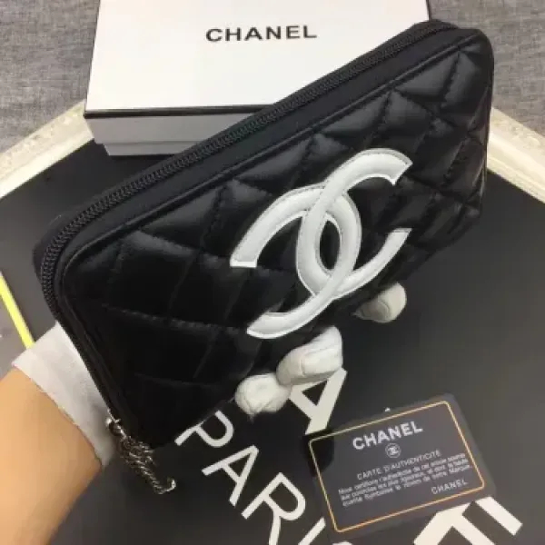 【2026】【CHANEL】シャネル人気の新作バカ売れ商品菱形チェック柄の刺しゅう入りバラ財布 【2026】【CHANEL】シャネル人気の新作バカ売れ商品菱形チェック柄の刺しゅう入りバラ財布