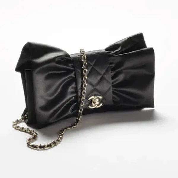 【2026】☆リボン☆ CHANEL サテンクラッチバッグ 【2026】☆リボン☆ CHANEL サテンクラッチバッグ