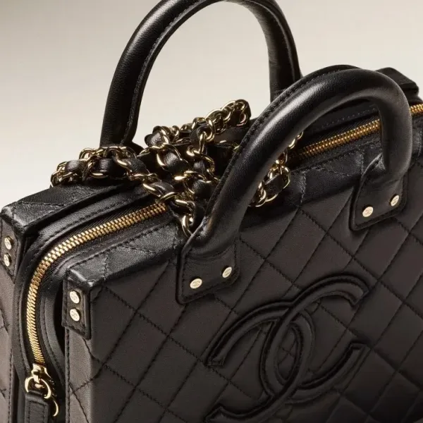 【2026】【完売必至】CHANEL バニティケース バッグ 4カラー 20.5*15*10.5cm 【2026】【完売必至】CHANEL バニティケース バッグ 4カラー 20.5*15*10.5cm