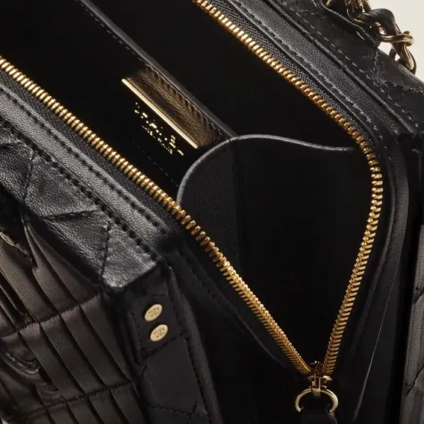 【2026】【完売必至】CHANEL バニティケース バッグ 4カラー 20.5*15*10.5cm 【2026】【完売必至】CHANEL バニティケース バッグ 4カラー 20.5*15*10.5cm