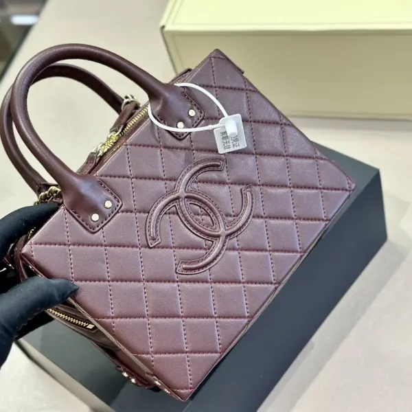 【2026】【完売必至】CHANEL バニティケース バッグ 4カラー 20.5*15*10.5cm 【2026】【完売必至】CHANEL バニティケース バッグ 4カラー 20.5*15*10.5cm