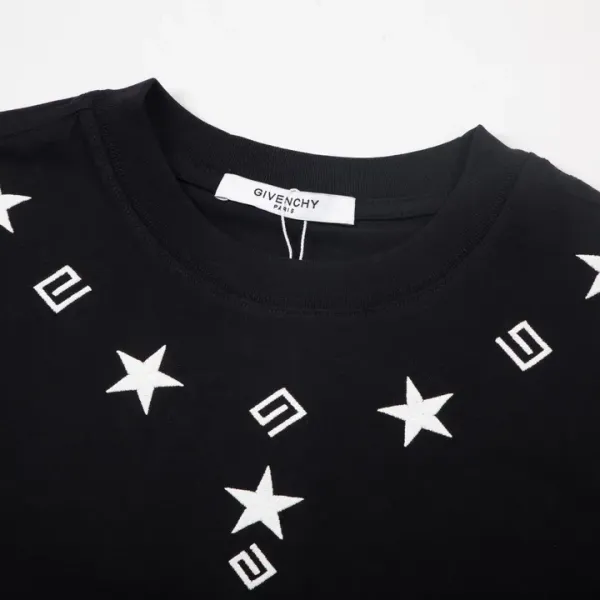 【2026】【GIVENCHY  公式旗艦店】ジバンシー   Tシャツご好評に付き再入荷！