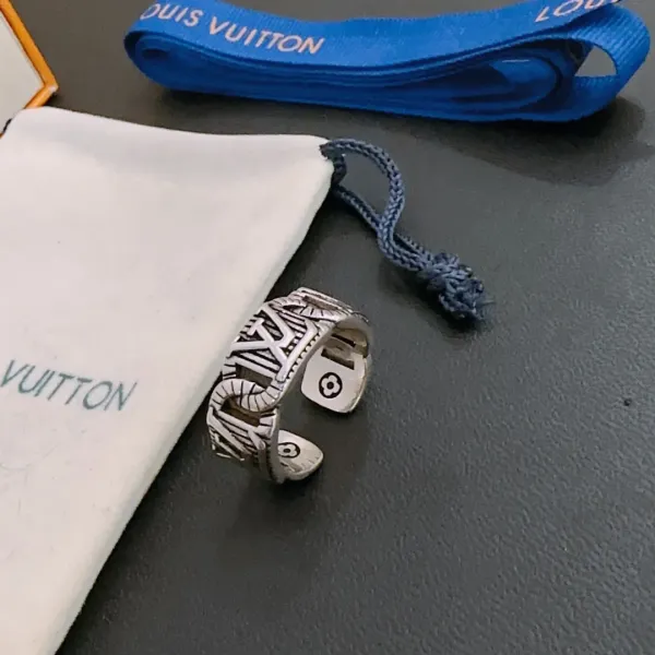 【2026】LV【LOUIS VUITTON】 ルイヴィトン 指輪 【2026】LV【LOUIS VUITTON】 ルイヴィトン 指輪