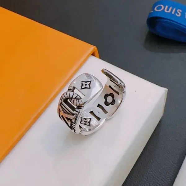 【2026】LV【LOUIS VUITTON】 ルイヴィトン 指輪 【2026】LV【LOUIS VUITTON】 ルイヴィトン 指輪