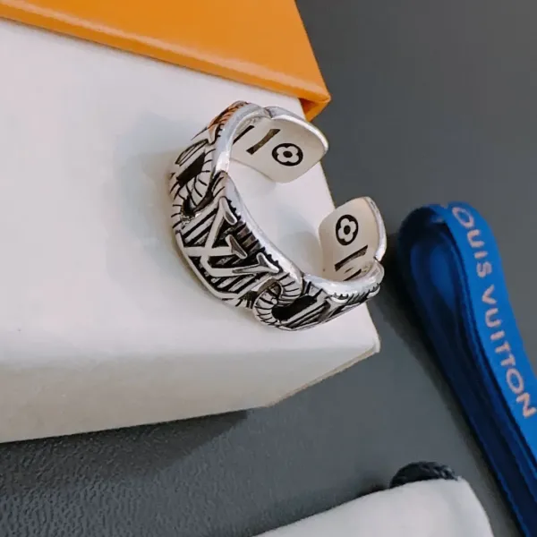 【2026】LV【LOUIS VUITTON】 ルイヴィトン 指輪 【2026】LV【LOUIS VUITTON】 ルイヴィトン 指輪