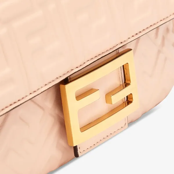 【2026】【FENDI  公式旗艦店】フェンディ 斜めがけバッグバゲット チェーン ミディ