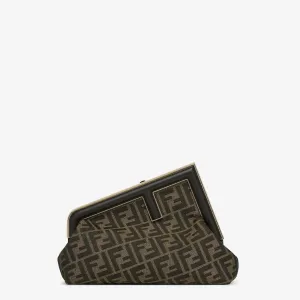 【2026】【FENDI 公式旗艦店】フェンディ 斜めがけバッグフェンディ ファースト ミディ 【2026】【FENDI 公式旗艦店】フェンディ 斜めがけバッグフェンディ ファースト ミディ