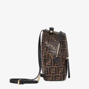 【2026】【FENDI 公式旗艦店】フェンディリュックサックバックパック スモール ブラウンレザー FF バックパック 25*21*10cm 【2026】【FENDI 公式旗艦店】フェンディリュックサックバックパック スモール ブラウンレザー FF バックパック 25*21*10cm