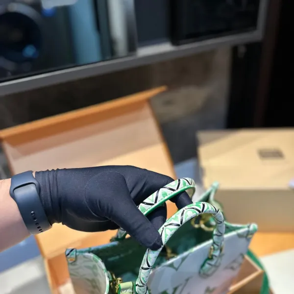 【2026】【LOUIS VUITTON 公式旗艦店】ルイヴィトン 斜めがけバッグ   Fashion bag Lv998