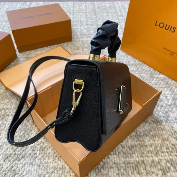 【2026】【LOUIS VUITTON 公式旗艦店】ルイヴィトン 斜めがけバッグ   Fashion bag Lv999