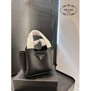 【2026】【PRADA 公式旗艦店】プラダ ハンドバッグ 当日出荷 好評に付き再入荷!17*15CM 【2026】【PRADA 公式旗艦店】プラダ ハンドバッグ 当日出荷 好評に付き再入荷!17*15CM