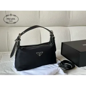 【2026】【PRADA 公式旗艦店】プラダ ハンドバッグ 当日出荷 好評に付き再入荷!27*14CM 【2026】【PRADA 公式旗艦店】プラダ ハンドバッグ 当日出荷 好評に付き再入荷!27*14CM