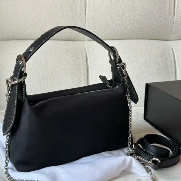 【2026】【PRADA 公式旗艦店】プラダ  ハンドバッグ 当日出荷 好評に付き再入荷！27*14CM