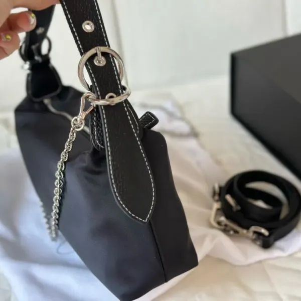 【2026】【PRADA 公式旗艦店】プラダ  ハンドバッグ 当日出荷 好評に付き再入荷！27*14CM