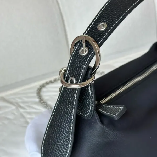【2026】【PRADA 公式旗艦店】プラダ  ハンドバッグ 当日出荷 好評に付き再入荷！27*14CM