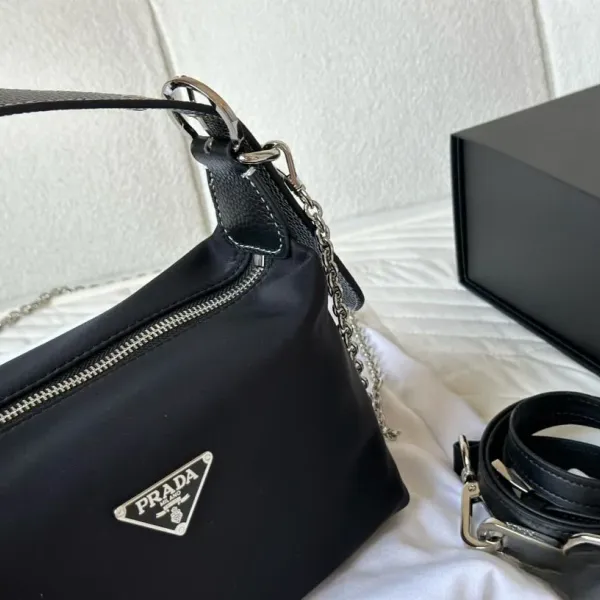 【2026】【PRADA 公式旗艦店】プラダ  ハンドバッグ 当日出荷 好評に付き再入荷！27*14CM