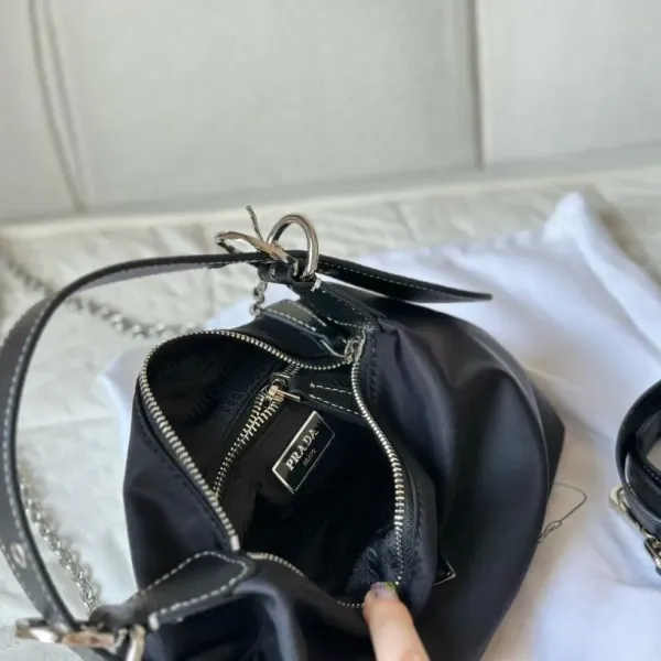 【2026】【PRADA 公式旗艦店】プラダ  ハンドバッグ 当日出荷 好評に付き再入荷！27*14CM