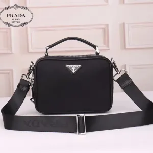 【2026】【PRADA 公式旗艦店】プラダ 斜めがけバッグ 当日出荷 好評に付き再入荷!22*16*8CM 【2026】【PRADA 公式旗艦店】プラダ 斜めがけバッグ 当日出荷 好評に付き再入荷!22*16*8CM