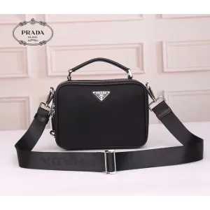 【2026】【PRADA 公式旗艦店】プラダ 斜めがけバッグ 当日出荷 好評に付き再入荷!22*16*8CM 【2026】【PRADA 公式旗艦店】プラダ 斜めがけバッグ 当日出荷 好評に付き再入荷!22*16*8CM
