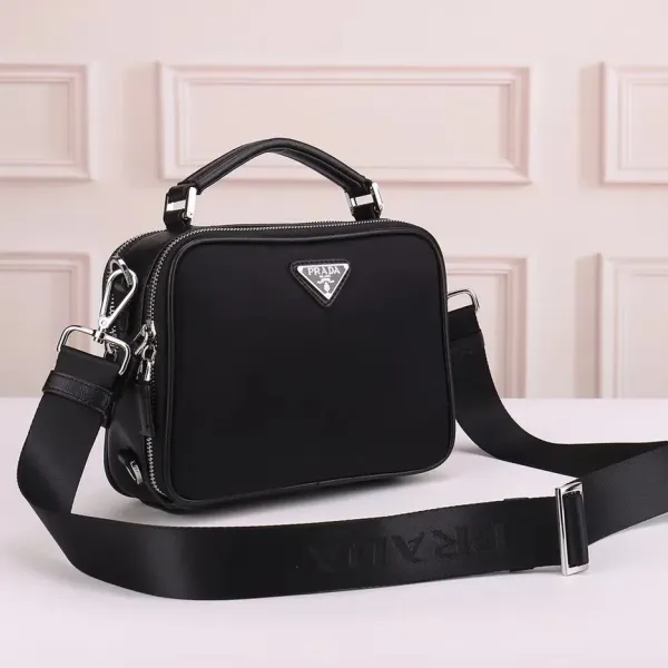 【2026】【PRADA 公式旗艦店】プラダ 斜めがけバッグ 当日出荷 好評に付き再入荷!22*16*8CM 【2026】【PRADA 公式旗艦店】プラダ 斜めがけバッグ 当日出荷 好評に付き再入荷!22*16*8CM