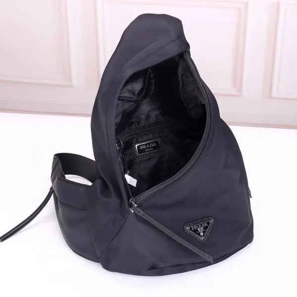 【2026】【PRADA 公式旗艦店】プラダ 胸ポケット 当日出荷 好評に付き再入荷!26.5/37.5CM 【2026】【PRADA 公式旗艦店】プラダ 胸ポケット 当日出荷 好評に付き再入荷!26.5/37.5CM