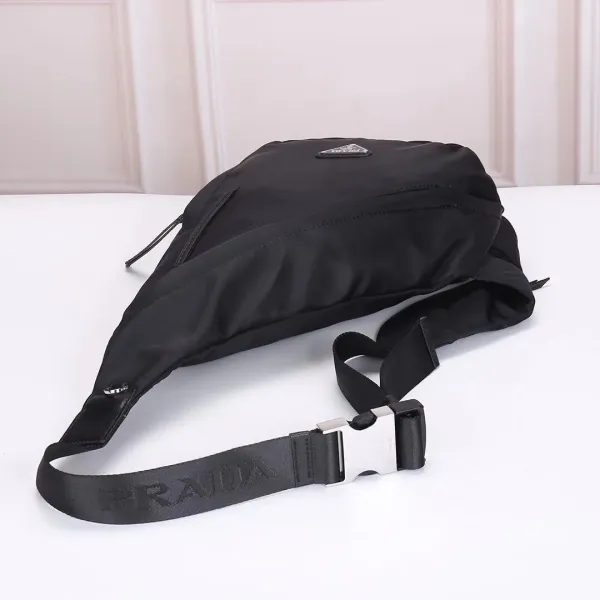 【2026】【PRADA 公式旗艦店】プラダ 胸ポケット 当日出荷 好評に付き再入荷!26.5/37.5CM 【2026】【PRADA 公式旗艦店】プラダ 胸ポケット 当日出荷 好評に付き再入荷!26.5/37.5CM