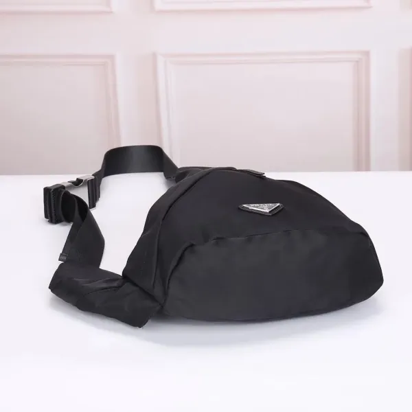 【2026】【PRADA 公式旗艦店】プラダ 胸ポケット 当日出荷 好評に付き再入荷!26.5/37.5CM 【2026】【PRADA 公式旗艦店】プラダ 胸ポケット 当日出荷 好評に付き再入荷!26.5/37.5CM