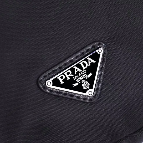 【2026】【PRADA 公式旗艦店】プラダ 胸ポケット 当日出荷 好評に付き再入荷!26.5/37.5CM 【2026】【PRADA 公式旗艦店】プラダ 胸ポケット 当日出荷 好評に付き再入荷!26.5/37.5CM