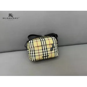 【2026】【BURBERRY 公式旗艦店】バーバリー 斜めがけバッグ 当日出荷 好評に付き再入荷!23*16CM 【2026】【BURBERRY 公式旗艦店】バーバリー 斜めがけバッグ 当日出荷 好評に付き再入荷!23*16CM