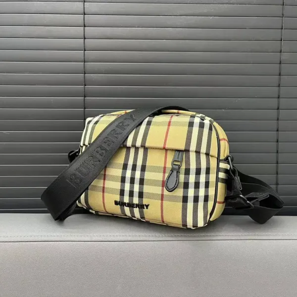【2026】【BURBERRY 公式旗艦店】バーバリー 斜めがけバッグ 当日出荷 好評に付き再入荷!23*16CM 【2026】【BURBERRY 公式旗艦店】バーバリー 斜めがけバッグ 当日出荷 好評に付き再入荷!23*16CM