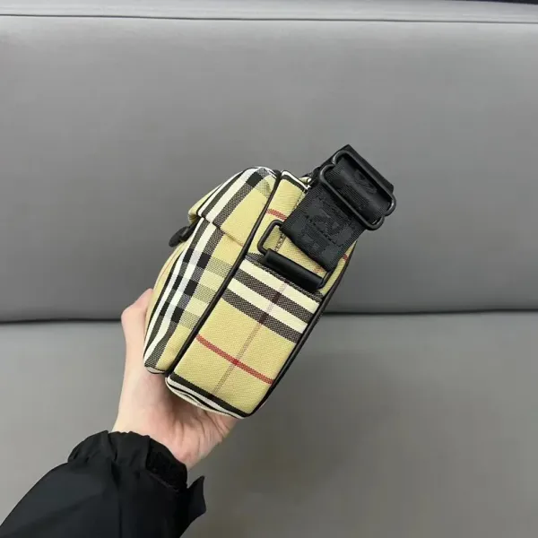 【2026】【BURBERRY 公式旗艦店】バーバリー 斜めがけバッグ 当日出荷 好評に付き再入荷!23*16CM 【2026】【BURBERRY 公式旗艦店】バーバリー 斜めがけバッグ 当日出荷 好評に付き再入荷!23*16CM