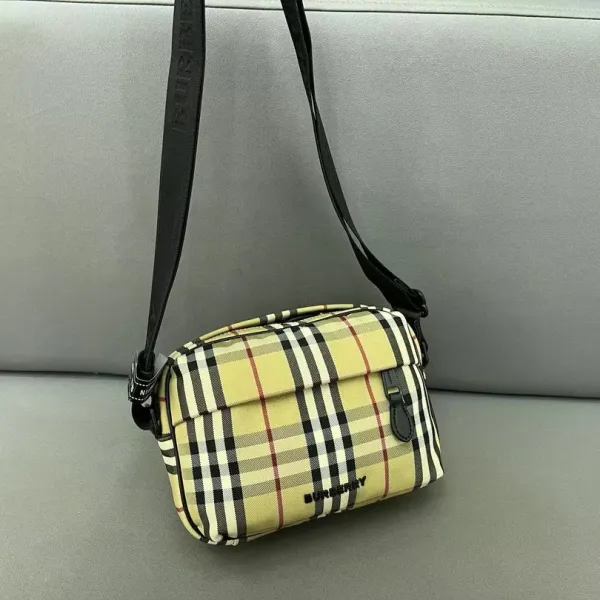 【2026】【BURBERRY 公式旗艦店】バーバリー 斜めがけバッグ 当日出荷 好評に付き再入荷!23*16CM 【2026】【BURBERRY 公式旗艦店】バーバリー 斜めがけバッグ 当日出荷 好評に付き再入荷!23*16CM